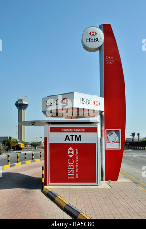 HSBC "durchfahren" ATM Dienstleistungen Anlage für Autofahrer ca. Mittelpunkt auf King Fahd Causeway verbindet Bahrain, Saudi Arabien Stockfoto