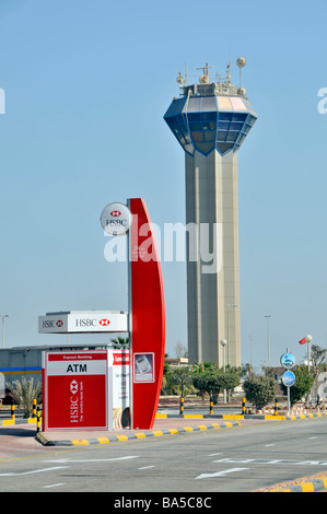 HSBC "durchfahren" ATM Dienstleistungen Anlage für Autofahrer ca. Mittelpunkt auf King Fahd Causeway verbindet Bahrain, Saudi Arabien Stockfoto