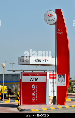 HSBC "durchfahren" ATM Dienstleistungen Anlage für Autofahrer ca. Mittelpunkt auf King Fahd Causeway verbindet Bahrain, Saudi Arabien Stockfoto