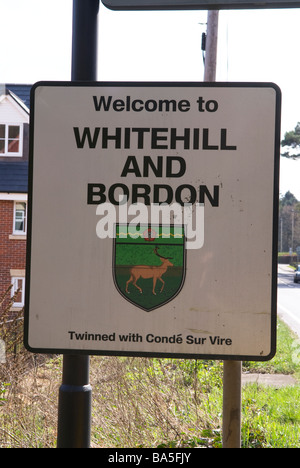 Melden Sie sich für die Städte Whitehill und Bordon in Hampshire zeigen ihre Twin Stadtstatus Stockfoto