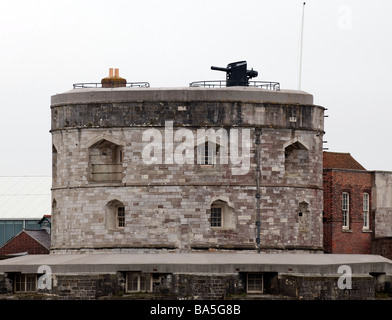 Calshot Schloß Blick von der Seeseite der Castlle entstand mit Stein nach der Auflösung von Beaulieu Abbey genommen Stockfoto