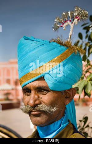 Mann mit blauen Turban, Stadtschloss, Jaipur, Rajasthan, Indien Stockfoto