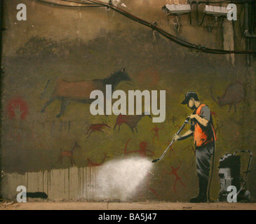 Banksy Graffiti Remover (Whitewashing Lascaux) in Leake Street Waterloo, London 2008 Stockfoto