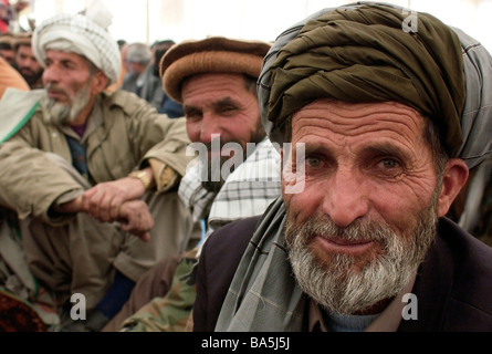 Afghanischen Männer besuchen eine Loya Jirga oder große Versammlung im Ghazi-Stadion in Kabul-Afghanistan Stockfoto