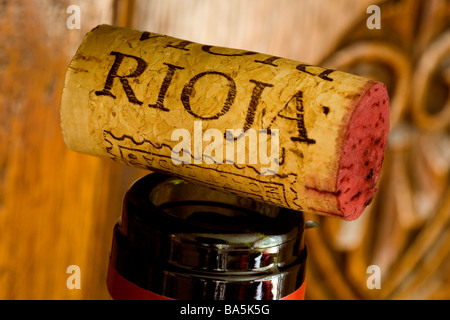 CORK VON EINER FLASCHE RIOJA ROTWEIN Stockfoto