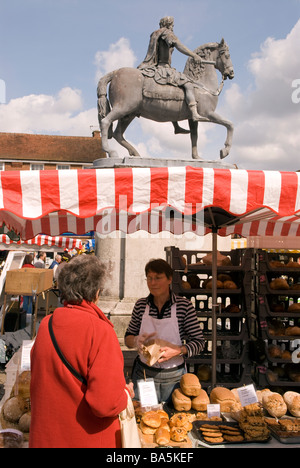 Bio Brot-Stand am Markt Petersfield, Hampshire, UK. Stockfoto