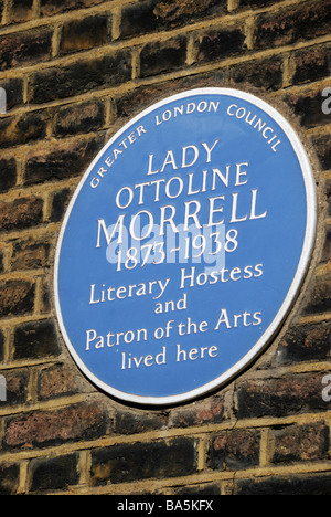 Blaue Plakette markiert das ehemalige Wohnhaus von Lady Carrington Morrell literarische Gastgeberin und Patron der Künste in der Gower Street London Stockfoto