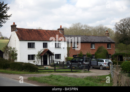 Terrasse-Landhäuser im Dorf Balcombe in der Nähe von Ouse Valley Viadukt Stockfoto