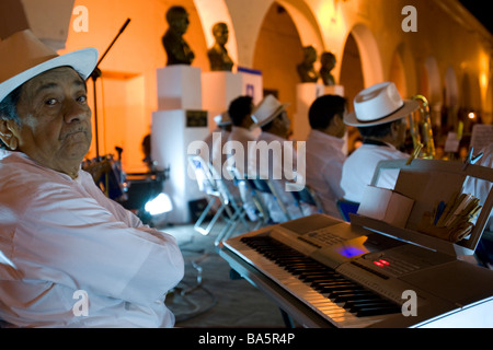 Lateinischen Tänzern und Musikern eine Konzert im Freien in Merida, Mexiko Stockfoto