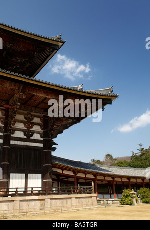 Dach-Detail der Daibutsu-Den Halle - der größten Holzgebäude der Welt und Bestandteil der Todai-Ji-Tempelanlage in Nara. Stockfoto