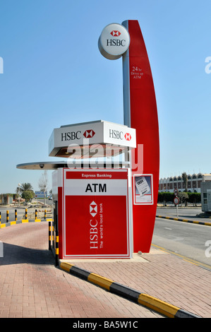 HSBC "durchfahren" ATM Dienstleistungen Anlage für Autofahrer ca. Mittelpunkt auf King Fahd Causeway verbindet Bahrain, Saudi Arabien Stockfoto