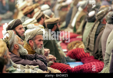 Afghanischen Männer besuchen eine Loya Jirga oder große Versammlung im Ghazi-Stadion in Kabul-Afghanistan Stockfoto