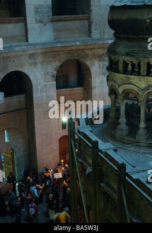 Altstadt von Israel Jerusalem Kirche des heiligen Sepulchre Fastenzeit feiern koptische Masse am Grab von oben gesehen Stockfoto