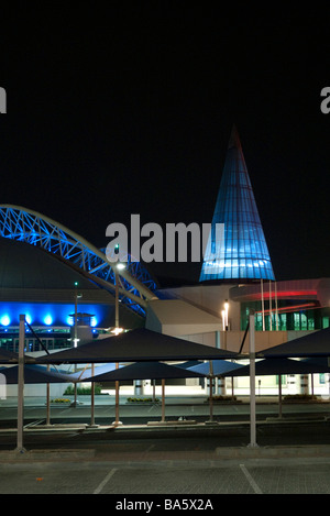 Shopping Center und Tower-Sportzentrum in der Nacht, Doha Qatar Nahost 90095 Doha-Katar Stockfoto