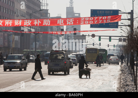 Umweltverschmutzung durch Autos in Suihua eine Stadt im Norden Chinas, die schrecklich Luftverschmutzung leidet. Stockfoto