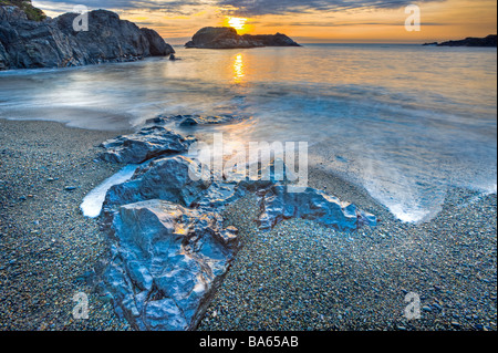 Wasser, die Felsen am South Beach bei Sonnenuntergang, Pacific Rim National Park, Long Beach Unit Clayoquot Sound UNESCO herumwirbeln. Stockfoto