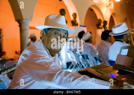 Lateinischen Tänzern und Musikern eine Konzert im Freien in Merida, Mexiko Stockfoto