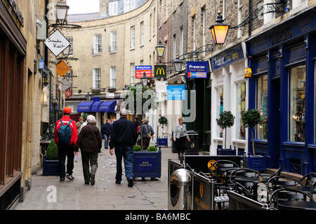 Straßenszene in Rose Crescent, Cambridge England UK Stockfoto