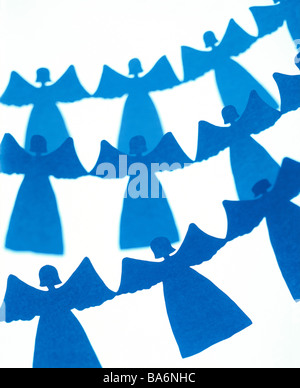 Garland Silhouette Engel blau Serie Papier-Girlande Papierkette Figuren Weihnachtsengel verbunden Symbol gemeinschaftliche Solidarität Stockfoto