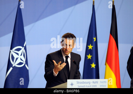 Französischer Präsident Nicolas Sarkozy Adressierung einer Pressekonferenz während der NATO-Gipfel in Straßburg, Frankreich. Stockfoto