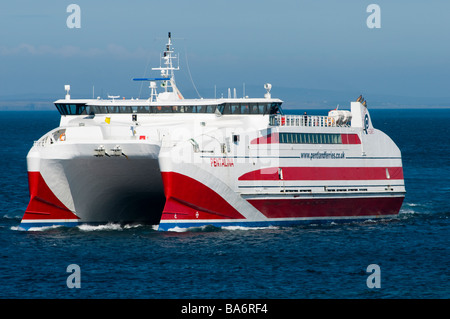 MV Pentalina nähert sich Gills Bay in Caithness von Orkney Stockfoto