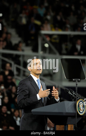 US-Präsident Barack Obama spricht während einer Konferenz organisiert beim NATO-Gipfel in Straßburg, Frankreich. Stockfoto