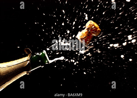 Silvester Champagner-Flasche Detail Korken Mitternacht Partei Zeremonie feiert bang Flasche Champagner-Flasche Champagner Stockfoto