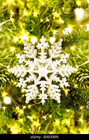 Weihnachten Christian Baum close-up Tannenzweigen Baum-Schmuck Schneeflocke dekoriert künstlich Tanne Detail Äste Stockfoto