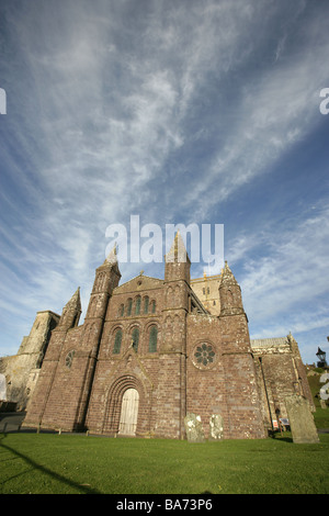 Stadt von Str. Davids, Wales. Vorder- und Kirchenschiff Westblick auf das 12. Jahrhundert Str. Davids Kathedrale. Stockfoto