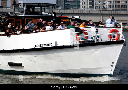 Passagiere auf Themse cruise Boot, London Stockfoto