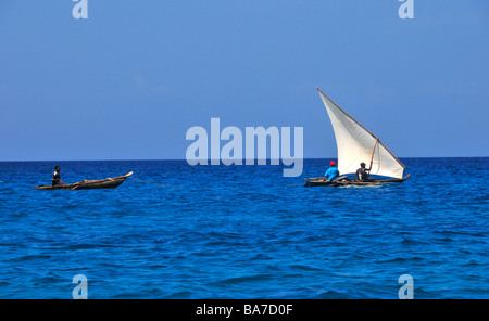 Traditionellen Fischer in Dhow Fischerboot, Indischer Ozean, Sansibar, Tansania Stockfoto