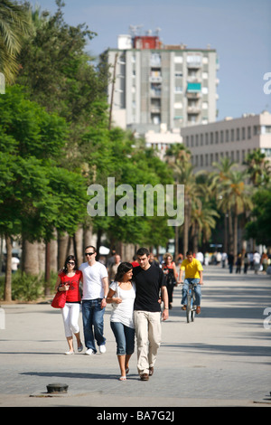 Walker auf der Rambla de Raval, Barcelona, Katalonien, Spanien Stockfoto