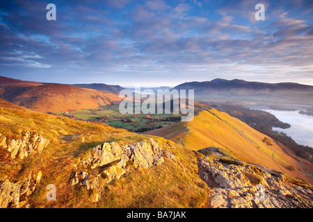 Am frühen Morgen vom Gipfel des Catbells im englischen Lake District National Park anzeigen Stockfoto