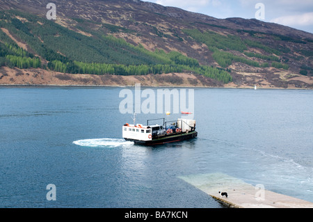 Die Glenelg Auto und Personenfähre auf seine 400 Hof Überfahrt zur Isle Of Skye Highland Schottland SCO 2367 Stockfoto