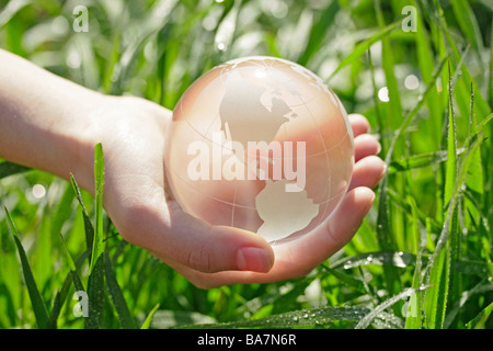 Welt auf Händen Stockfoto