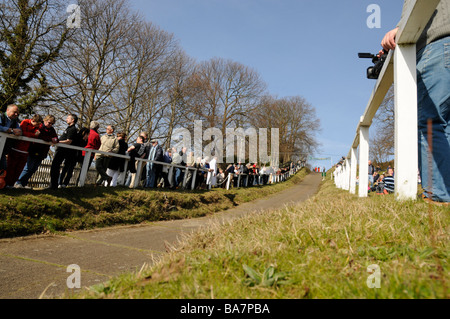 Brooklands Test Hill Centenary Ereignis 22 03 2009 zu sehen, von der Unterseite des Test Hill nachschlagen Stockfoto