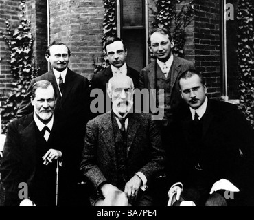 Freud, Sigmund, 6.5.1856 - 23.9.1939, österreichischer Arzt, Gründer der psychoanalytischen Schule der Psychologie (Zentrum), mit Abraham A. Brill, Ernest Jones, Sandor Ferenczi, G. Stanley Hall, Carl Gustav Jung, Clark University, Worchester, Mass., USA, Stockfoto