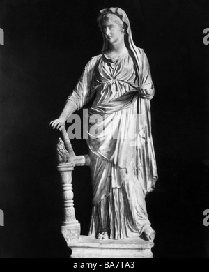 Vesta, römische jungfräuliche Feuergöttin, volle Länge, Statue, Stockfoto