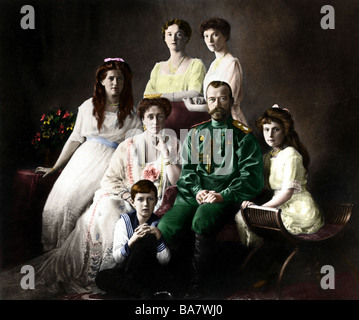 Nikolaus II. Alexandrowitsch, 6.5.1868 - 16.7.1918, Kaiser von Russland 21.10.1894 - 2.3.1917, mit Familie, Foto von Buassonas und Eggler, 1913, später farbig, Stockfoto