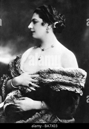 Mata Hari, 7.8.1876 - 15.10.1917, niederländische Tänzerin und Kurtisane, halbe Länge, Seitenansicht, ca. 1900, Stockfoto