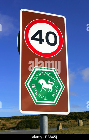 Tempolimit Schild auf Dartmoor National Park, Devon, England. Stockfoto