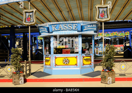 Kassenhäuschen Hamburger DOM Deutschland zahlen Stand Hamburg DOM Deutschland Stockfoto