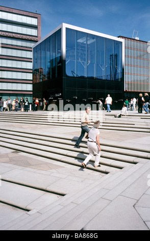 13. April 2009 - Elbphilharmonie Pavillon und Bankhaus Wölbern im Sandtorhafen mit den Magellan-Terrassen in der Hamburger Hafencity. Stockfoto