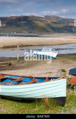 Kleine Boote am Strand bei Ebbe Wester Ross Scottish Highland Region SCO 2373 Glenelg Stockfoto