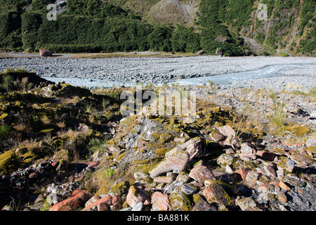 Geröll und Felsen im Urstromtal Fox River Bed, West Coast, Neuseeland Stockfoto