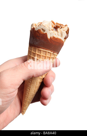 Nahaufnahme von einer Eiscreme-Kegel isoliert auf weiss Stockfoto