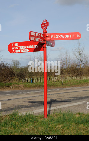 Rote Pfosten in Dorset verwendet im 19. Jahrhundert als eine Markierung von Analphabeten Wachen unter Gefangenen nach Portsmouth Stockfoto