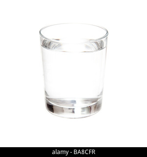 Glas Wasser isoliert auf einem weißen Studio-Hintergrund Stockfoto