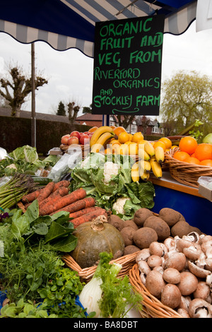 UK England Cheshire Alderley Edge Gräfinwitwe Dorf Lebensmittelgeschäft kaufen Bio-Gemüse zum Verkauf Stockfoto