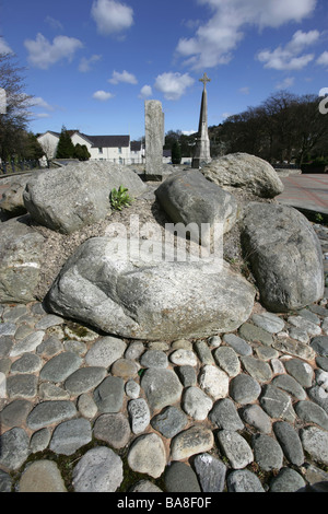 Stadt von Bangor, Wales. Memorial Gardens mit Frank Bellis entwickelt First und Second World War Memorial im Hintergrund. Stockfoto